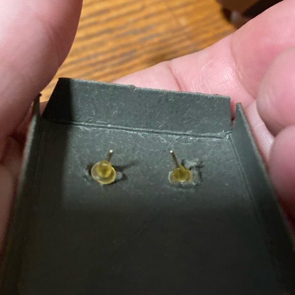 10 Karat gold post earrings with dainty little white fire opal stones - Picture 11 of 16